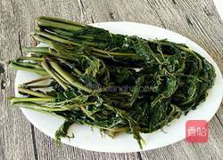 剁辣椒香椿拌豆腐的做法图解1