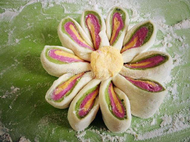 在把每个角颜色朝上柠一下。