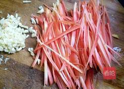 胡萝卜拌折耳根的做法图解2