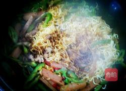 老坛酸菜火腿炒面的做法图解7