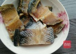 蒜香鱼干的做法图解2