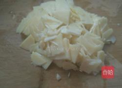 冬笋炒腊肉的做法图解2