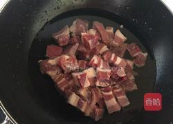 土豆炖牛腩的做法图解1