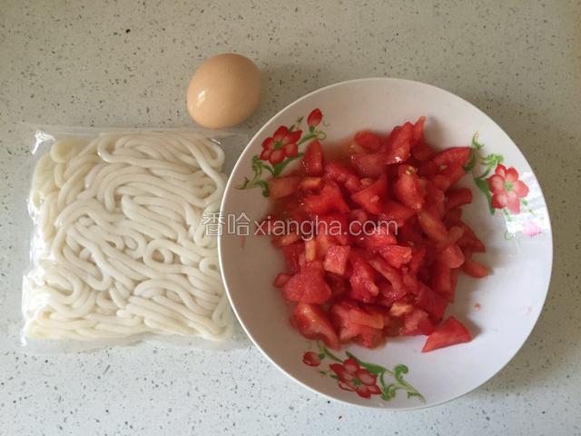 食材大集合，西红柿去皮切丁