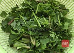 凉拌香芹萝卜丝的做法图解2