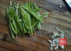 青椒腐竹的做法图解1