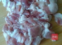 五花肉蒸藕片的做法图解2