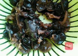 西兰花木耳炒肉的做法图解5