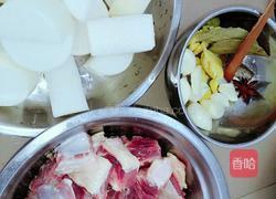 萝卜焖牛腩的做法图解1