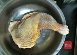 土豆蘑菇炖鸡的做法图解1