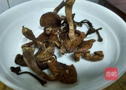 土豆蘑菇炖鸡的做法图解2