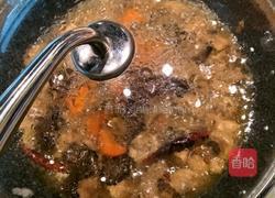 松蘑炖鸡腿的做法图解3