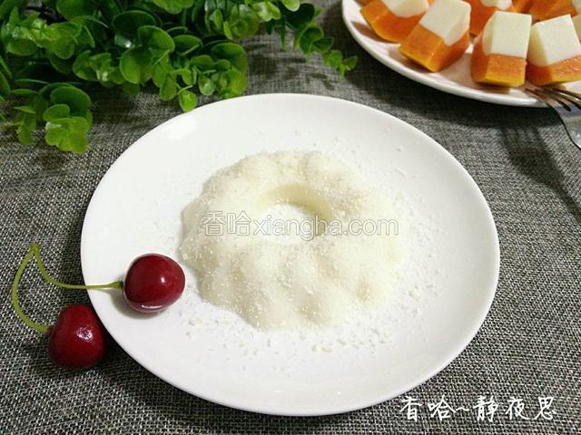撒上椰蓉吃起来更香更美味