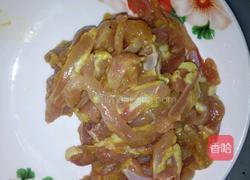 蒜苔炒鸡胸的做法图解2