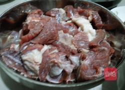 土豆烧牛腩的做法图解1