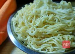 酱油炒湿面的做法图解4