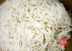 酱油炒湿面的做法图解2