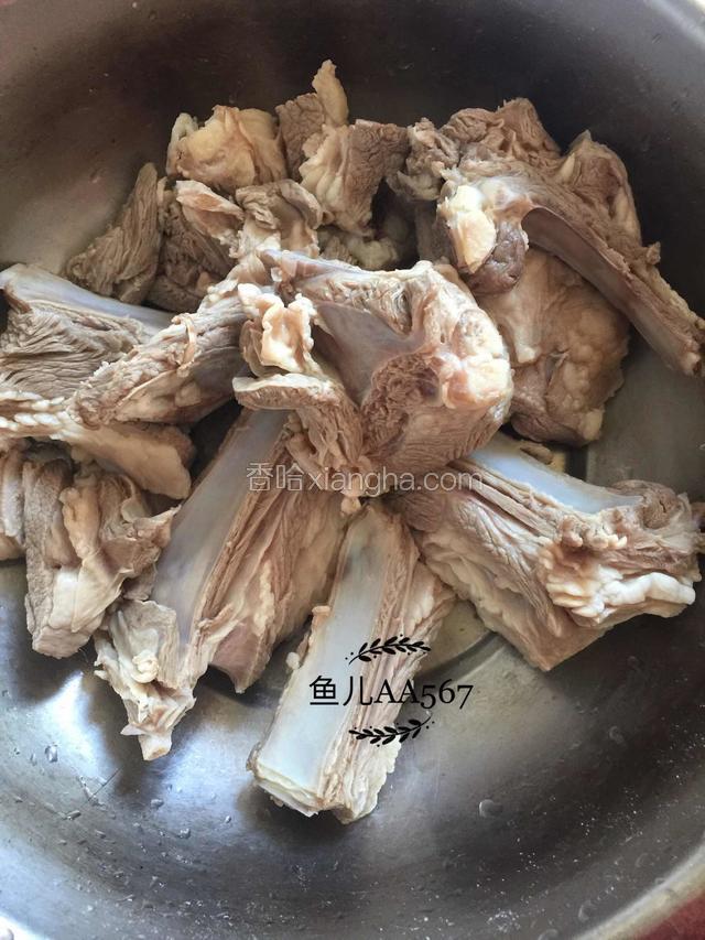 捞出洗净沥干。