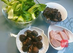 蚝油油菜扒香菇的做法图解1