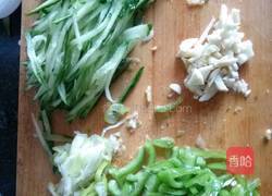 凉拌黄瓜金针菇的做法图解3