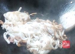 瘦肉炒河粉的做法图解5