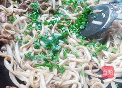 瘦肉炒河粉的做法图解7
