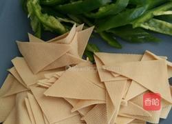 素炒尖椒干豆腐的做法图解1