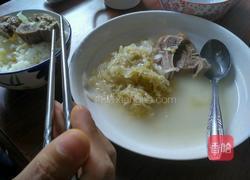酸菜炖骨头的做法图解12