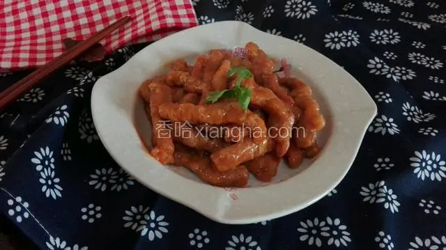 酸甜适中，外酥里嫩，美味多汁，美观可口的【糖醋里脊】就制作完成了。