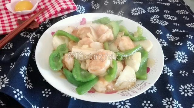 这一道【鲜虾滑溜芋头】就制作完成了。