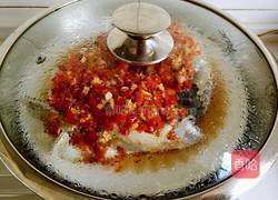 剁椒鱼头的做法图解12