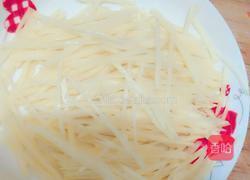 土豆丝炒芹菜的做法图解2