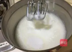 Illustration of how to make chives, seaweed and meat floss cake rolls 9