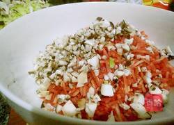 胡萝卜香菇猪肉馅饺子的做法图解1