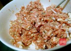 胡萝卜香菇猪肉馅饺子的做法图解3