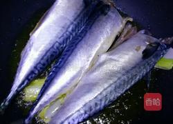 东北蒜蓉辣酱闷鲅鱼的做法图解3