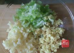 香菇炒青菜的做法图解1