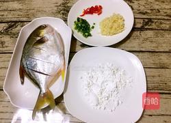 金蒜鲳鱼的做法图解1
