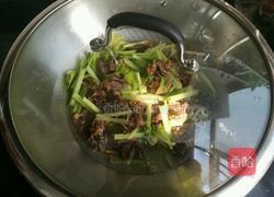 咸鸭烧芹菜的做法图解4