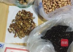 核桃花生黑芝麻糖的做法图解1