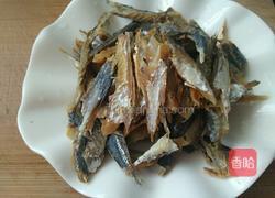 青椒炒鱼干的做法图解3