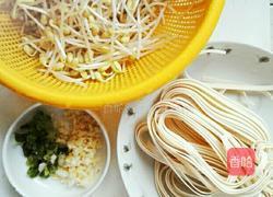 麻辣芽菜拌面的做法图解1
