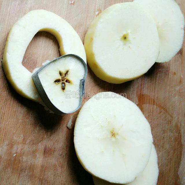 用磨具去掉中间的圆