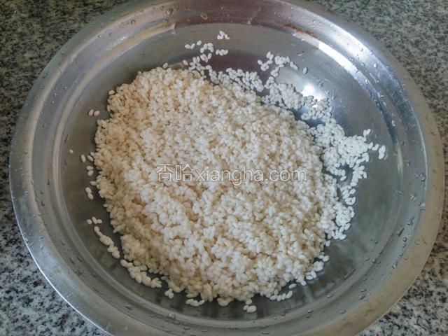 糯米淘洗干净沥水