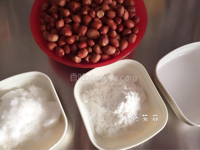准备红皮花生、白砂糖、淀粉、清水。