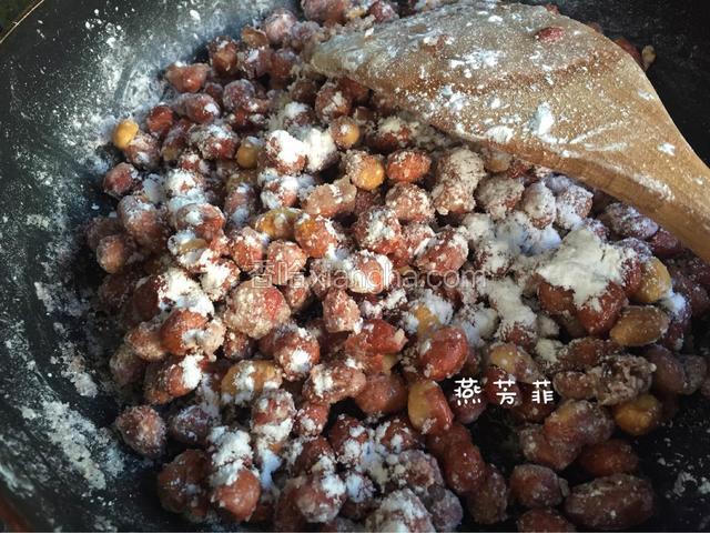如果干锅了，可以倒入一些凉白开翻炒。