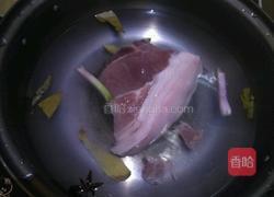 白菜蒸五花肉的做法图解2