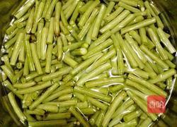 家常瘦肉炒豆角的做法图解1