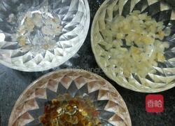 雪燕桃胶皂角米羹的做法图解1