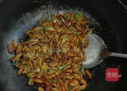 炒蚕蛹的做法图解4